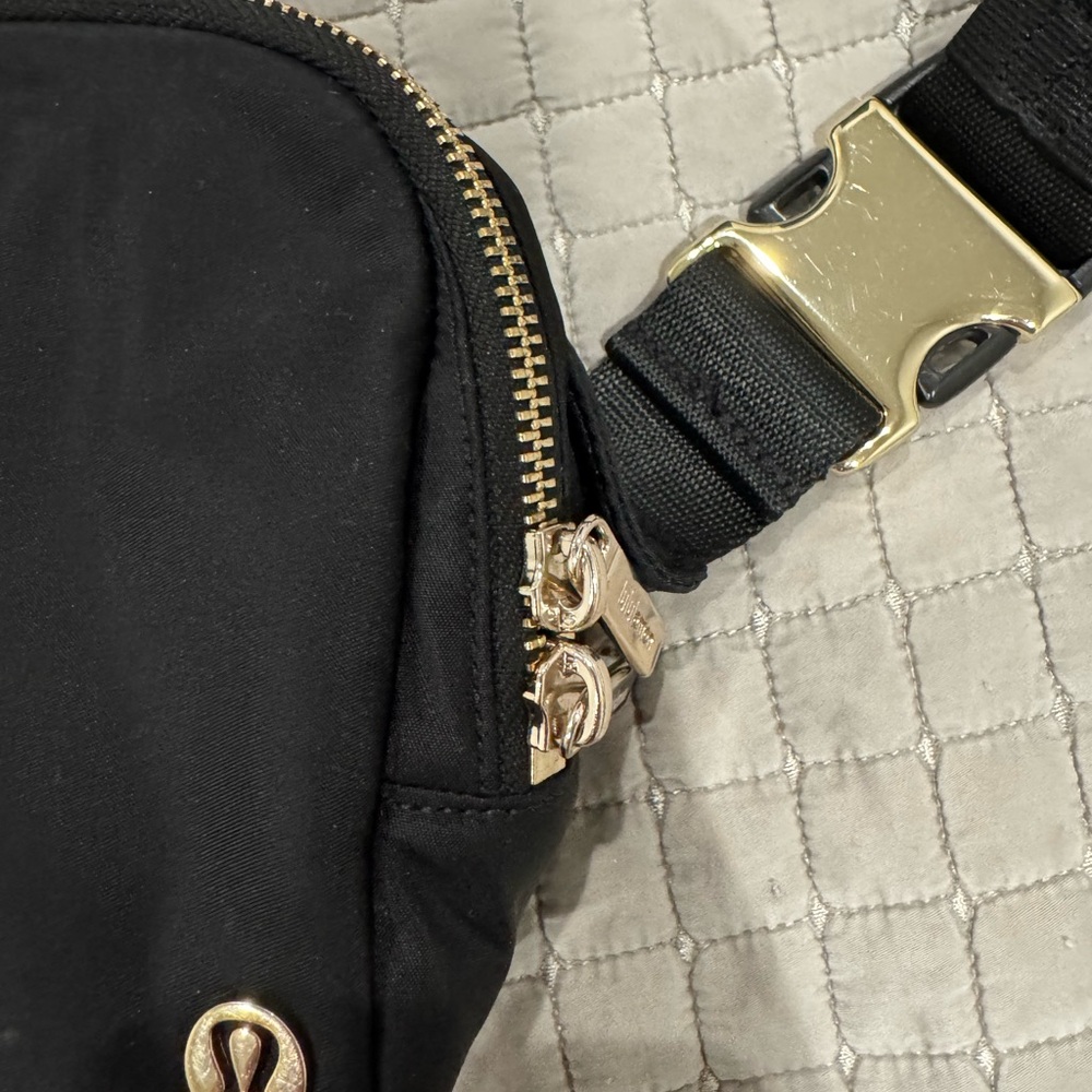 Lululemon Everywhere belt bag 2L - Picture 6 of 7
